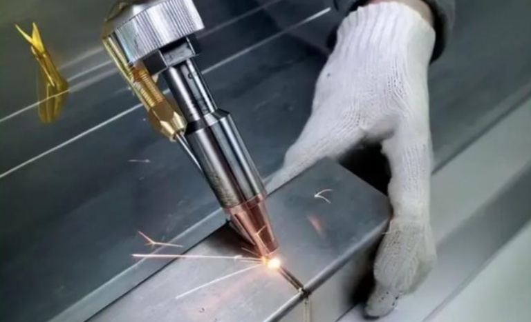 储能电池焊接机与动力电池双层板焊接机价格差异分析